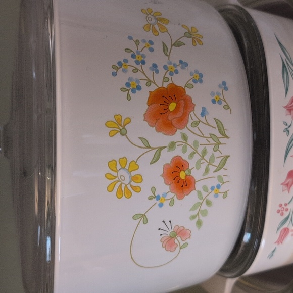 Jen And Jen Stiring Things Up In The Kitchen - Picture 2 of 16